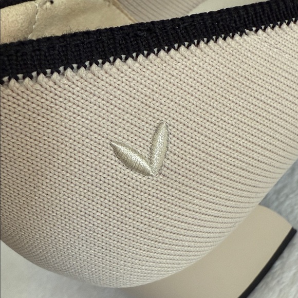 Vivaia | Julie Pro Almond Cap Toe Chunky Block Heels Beige/Black (EU 38) - Picture 12 of 16